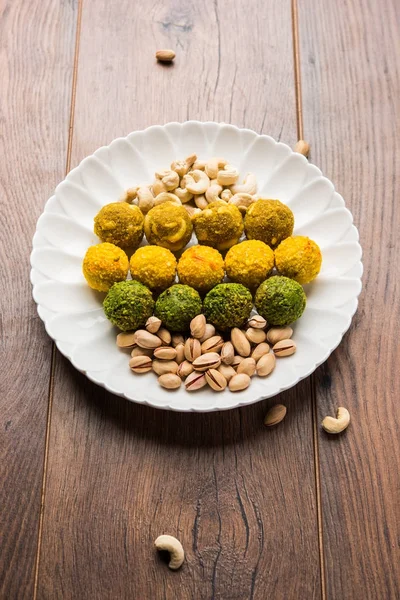 Dates oatmeal balls / No cook energy bites / saffron, pistachio, gum, cashew and other dry fruit laddu including dink or dinkache ladoo or edible gum ladu