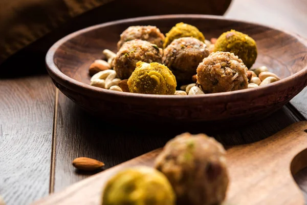 Dates oatmeal balls / No cook energy bites / saffron, pistachio, gum, cashew and other dry fruit laddu including dink or dinkache ladoo or edible gum ladu