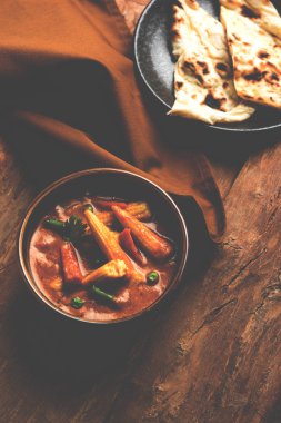 Hint bebek Mısır Masala veya baharatlı bebek Mısır köri roti veya naan veya Hint ekmek ile servis