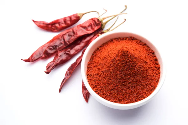 Red Chilly Polvere Una Ciotola Con Peperoncini Rossi Secchi Sfondo — Foto Stock