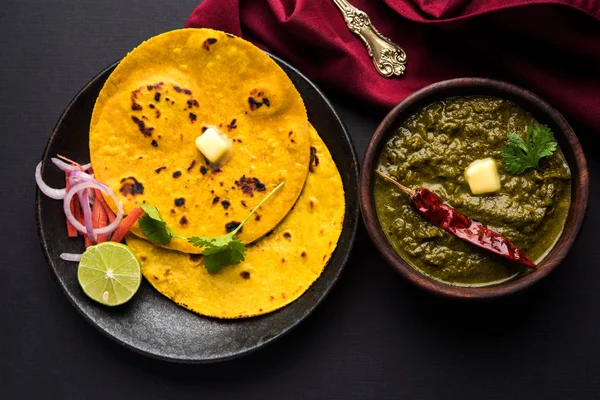 Sarson Saag Makki Roti เมน กของอ นเด ยเหน ยมม กจะเตร — ภาพถ่ายสต็อก