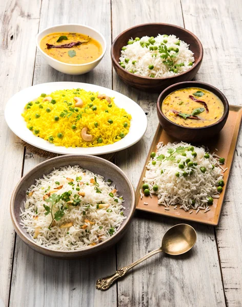 Grup fotoğrafı yeşil bezelye ve sarımsak ile Hint pirinç jeera dal fry, seçici odak ile görev yaptı.