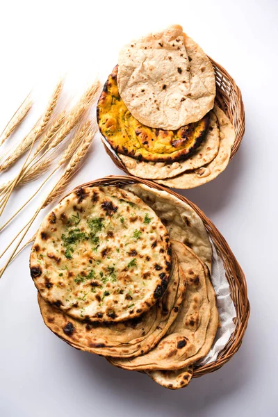 Surtido Canasta Pan Indio Incluye Chapati Tandoori Roti Naan Paratha — Foto de Stock