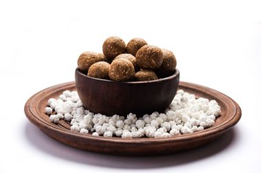 Tilgul veya Til Gul makar sankranti Festivali için haldi Recep ve helva/chiranji ya da şeker topları ile