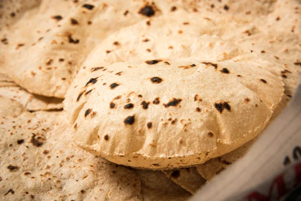 Macchina Fare Roti Chapati Messa Fuoco Selettiva Indiano Pronto Mangiare — Foto Stock