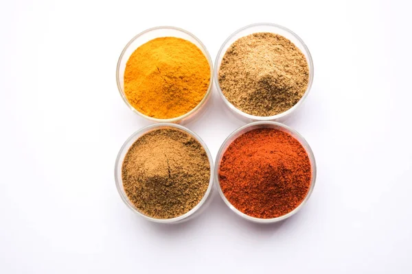Indiska Färgstarka Kryddor Grupp Foto Fyra Grundläggande Indiska Kryddor Som — Stockfoto