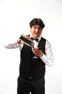 Asya Hint garson ya da beyaz arka plan üzerinde seçici odak izole barmen