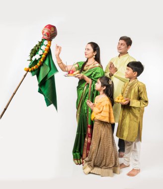 Hint aile Gudi Padwa veya Ugadi Festivali, Hindu gelenektir yeni yıl kutlama