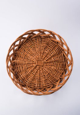 boş kamışı sepet veya Hintçe tokri ve marathi, beyaz arka plan üzerinde izole topli