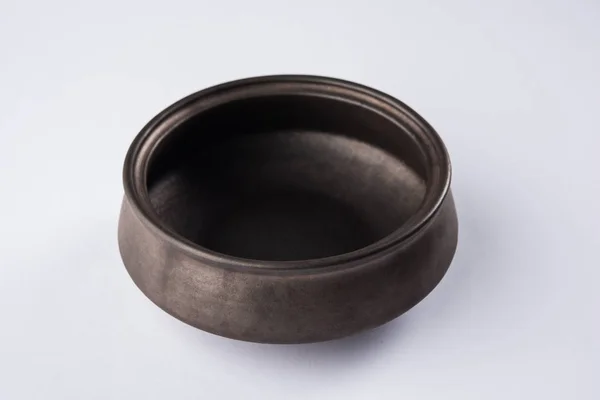 Пустой Черной Керамической Посуды Изолированные Белом Сером Фоне — стоковое фото