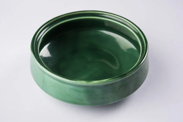 Tigela Cerâmica Verde Vazia Isolada Sobre Fundo Branco Cinza — Fotografia de Stock
