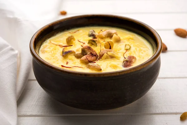 Kheer Eller Risgrynsgröt Indisk Dessert Brun Terrakotta Skål Med Torra — Stockfoto