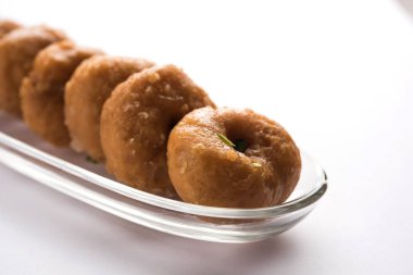 Balushahi bir tabak içinde servis Hindistan gelen geleneksel bir tatlı olduğunu