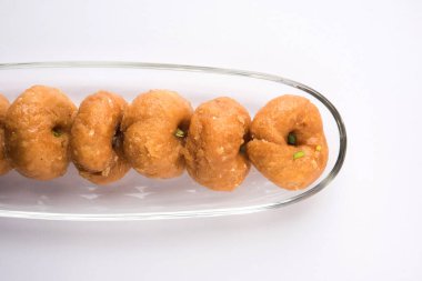 Balushahi bir tabak içinde servis Hindistan gelen geleneksel bir tatlı olduğunu