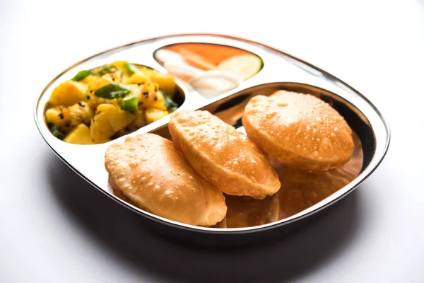 Pommes Terre Aloo Fry Bombay Puri Poori Dans Une Plaque — Photo