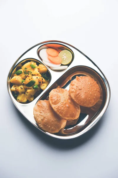 Pommes Terre Aloo Fry Bombay Puri Poori Dans Une Plaque — Photo