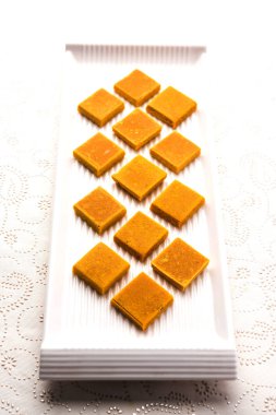 Hapus Amba Vadi / pasta veya çubuk, seçici odak Burfi veya Alphonso mango kurutulmuş