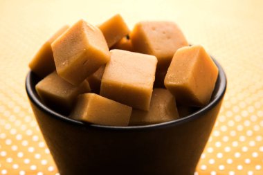 Shrikhand Vadi veya Bar veya pasta bir popüler Maharashtrian tatlı gıda