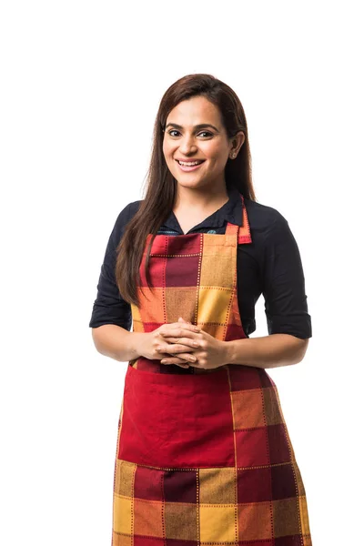 Retrato Mujer India Chef Cocinera Delantal Presentando Señalando Con Signo —  Fotos de Stock