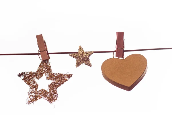 Vánoční dekorace s dřevěnými kolíčky na řádku — Stock fotografie