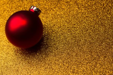 glitter altın arka plan üzerinde kırmızı Noel dekorasyon dünya