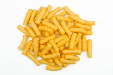 Mısır puf aperatifler yığının üzerinde beyaz izole Üstten Görünüm 