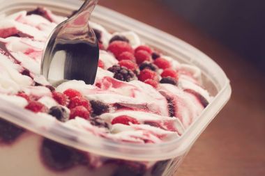 çay kaşığı berry dondurma