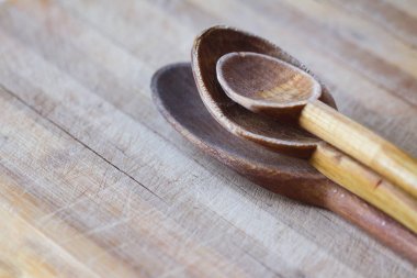 mutfak tahta kaşıklar ahşap tahta üzerinde