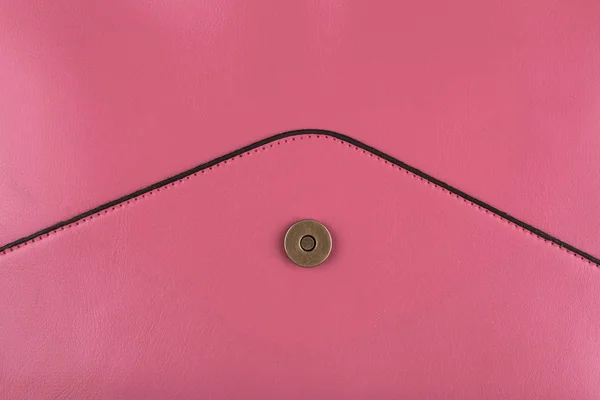 Detalhe da bolsa rosa com forma de envelope — Fotografia de Stock