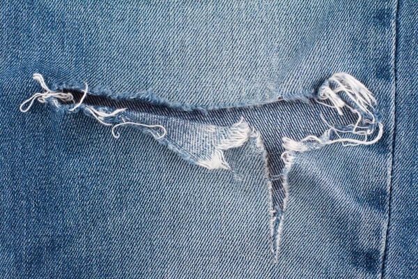Textura jeans con lágrima — Foto de Stock