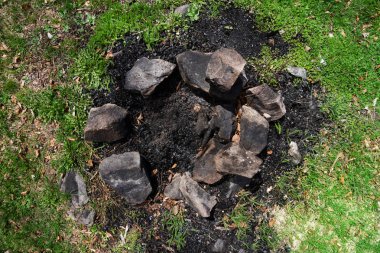 kamp ateşi sönmüş yer