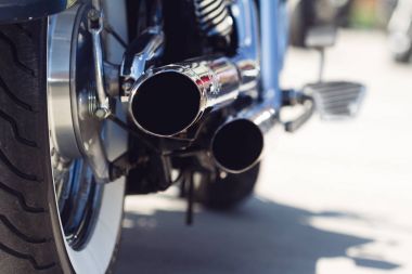 Motosiklet arka egzoz boruları detay
