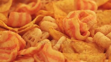 birçok patates aperatif ve fiş yığını 