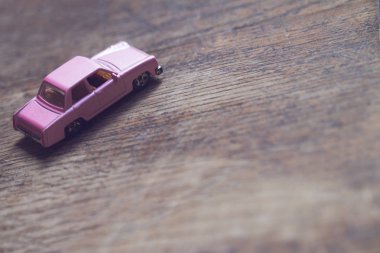 portre bir vintage oyuncak pembe araba