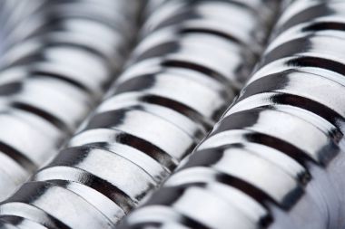 Metalik tüp doku portre