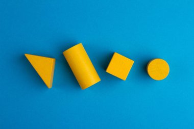 ahşap bloklar ile kare renk kompozisyon