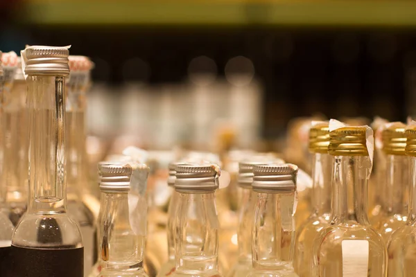 minyatür alkol şişeleri mağaza