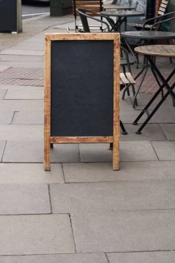 boş Restoran kara tahta sokak
