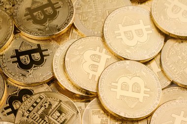 Altın bitcoins arka plan doku yığını