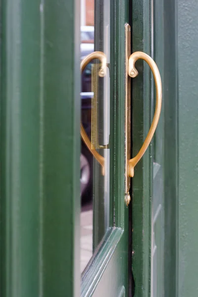 English pub door handle