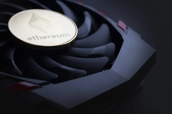 cryptocurrency araştırma kavramı ile altın Ethereum sikke