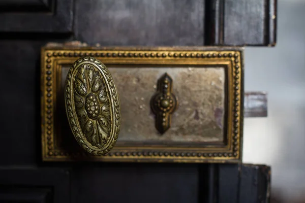 Dettaglio primo piano della maniglia vintage serratura — Foto Stock