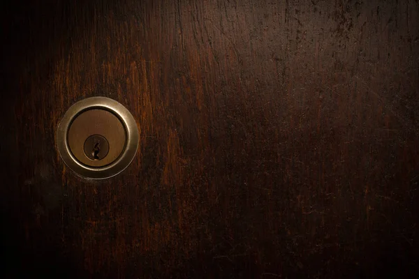 Primo piano della serratura della porta in legno — Foto Stock