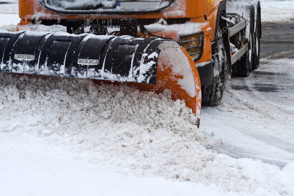 front view of snow plug on city street