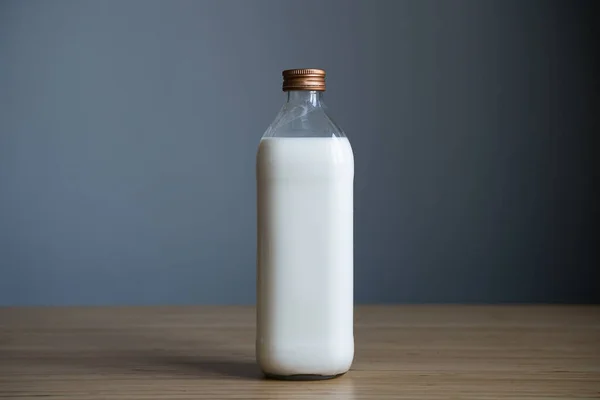 Front View Close Van Volledig Gesloten Een Liter Glazen Fles — Stockfoto