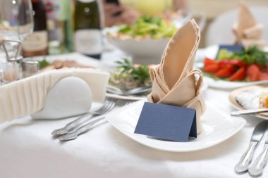 Tablo ile sebze ve meyveler, güzel katlanmış peçete gelen yemekler servis