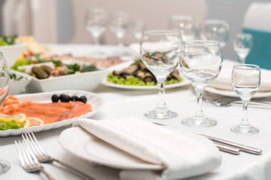 Restoran veya kafe bir ziyafet, atıştırmalıklar ve içecekler için gözlük için tablo olarak hizmet