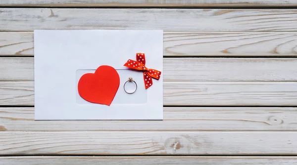 Пропонуємо Вийти Заміж Подарунок День Святого Валентина Конверт Кільцем — стокове фото