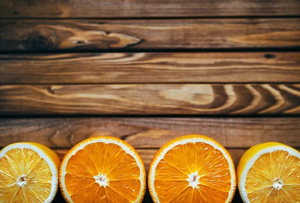 Mitades Naranjas Limones Sobre Fondo Madera Estructura Naranja Los Limones —  Fotos de Stock