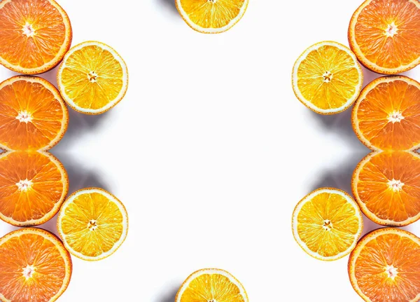 Mitad Limones Naranjas Aislados Vitaminas Para Inmunidad Copiar Espacio —  Fotos de Stock